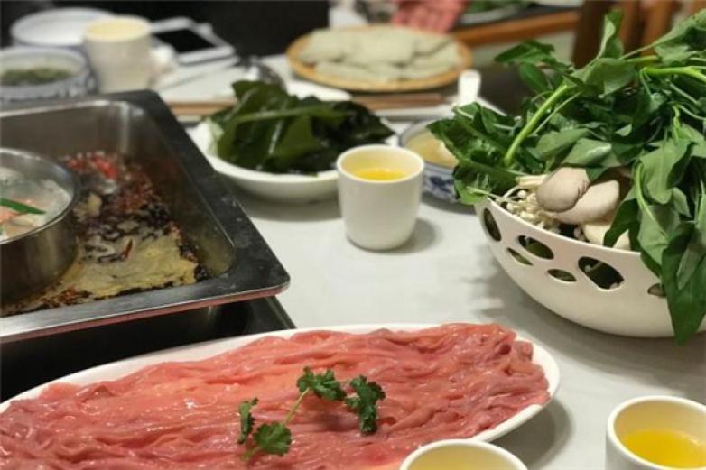 荣家牧场鲜菜火锅